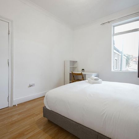 Stratford Double Rooms - 29 Лондон Экстерьер фото