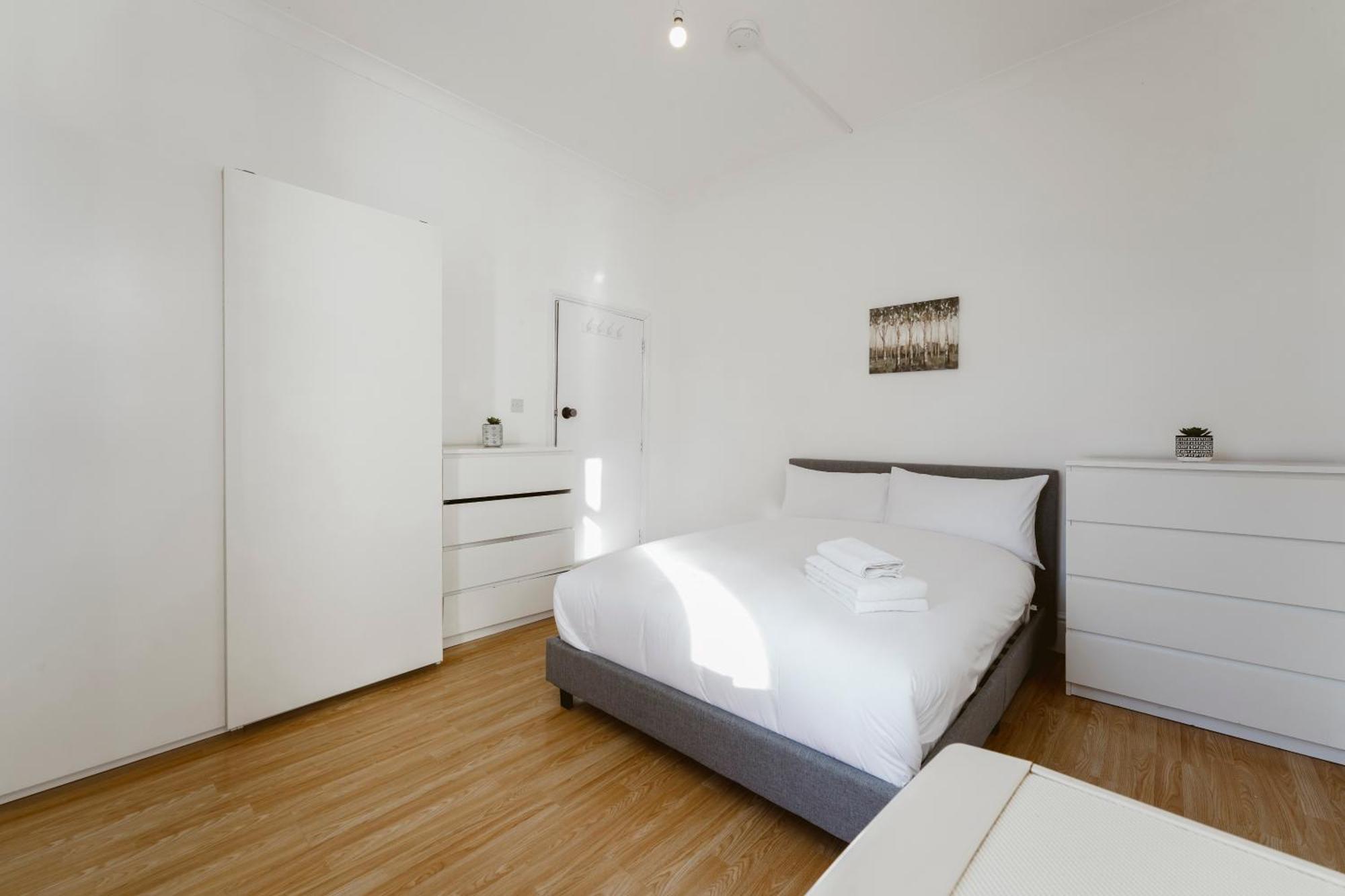 Stratford Double Rooms - 29 Лондон Экстерьер фото