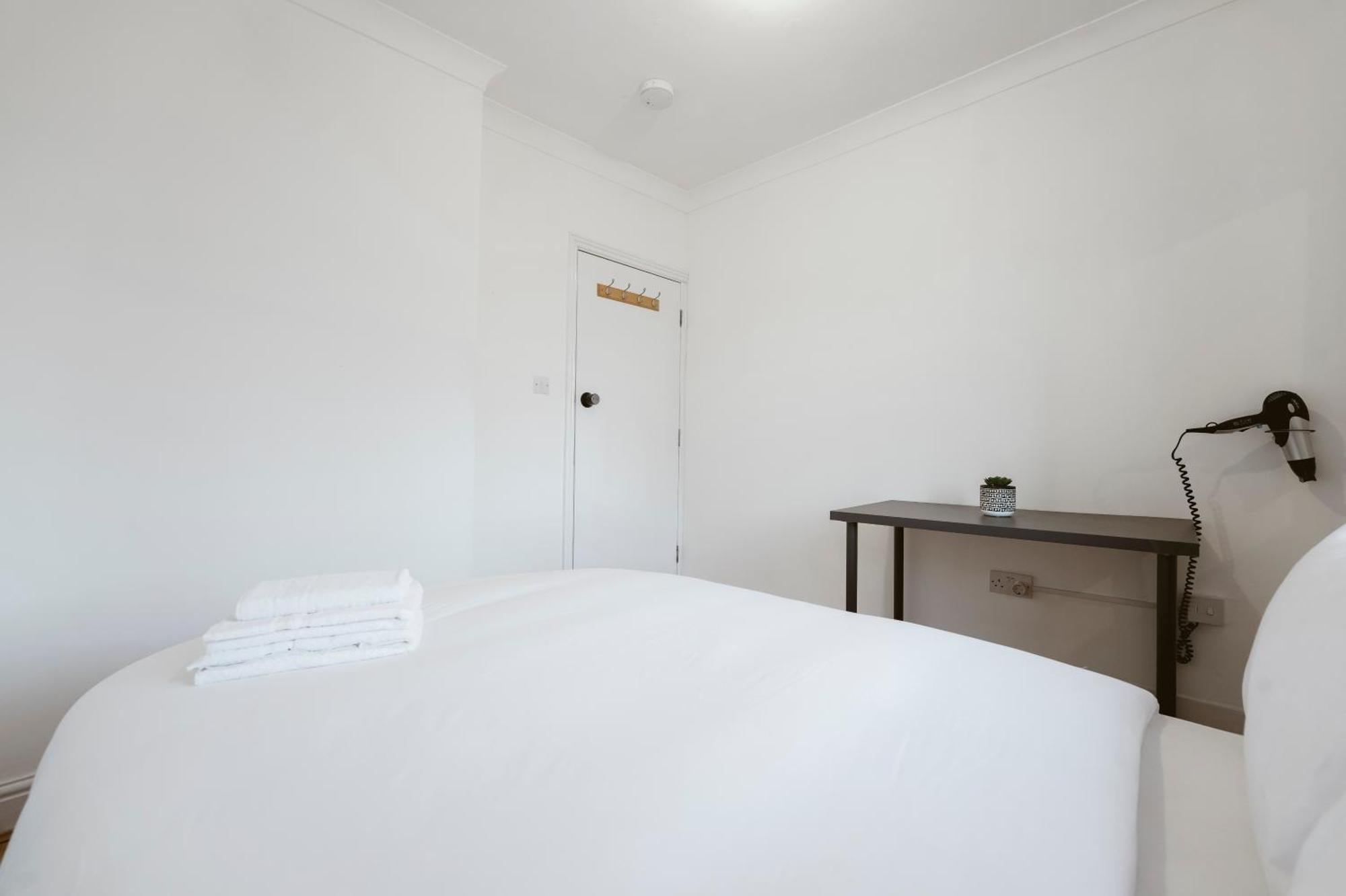 Stratford Double Rooms - 29 Лондон Экстерьер фото